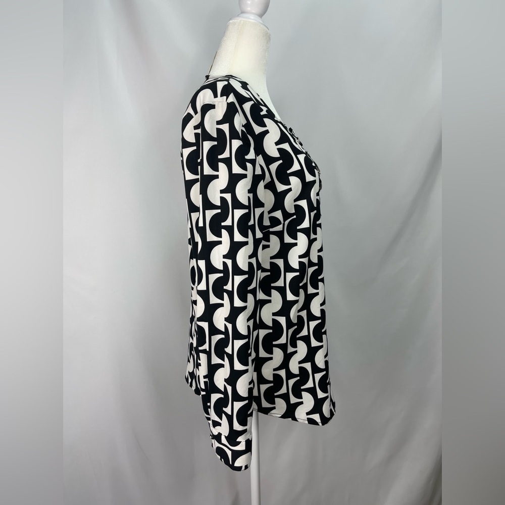 Chico’s geometric print criss cross lace up blouse Chicos size 0 women’s S/4 - Picture 5 of 16